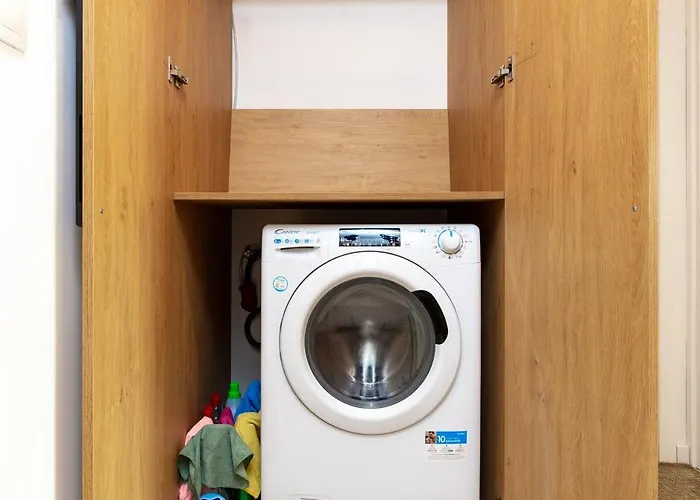 Apartment Platinum Designer Flat With Balcony & Parking By Flat Manager *