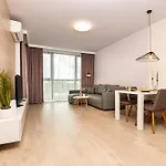 Platinum Designer Flat With Balcony & Parking By Flat Manager Apartmán *