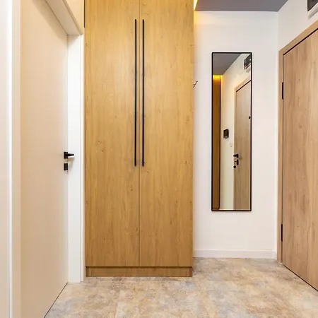 Platinum Designer Flat With Balcony & Parking By Flat Manager *