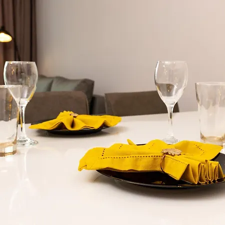 Apartamento Platinum Designer Flat With Balcony & Parking By Flat Manager